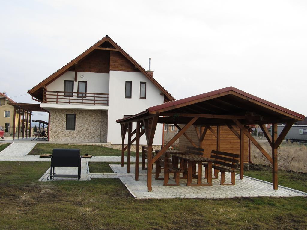 Pensiunea Soli Deo Gloria Sarmasag Exterior photo